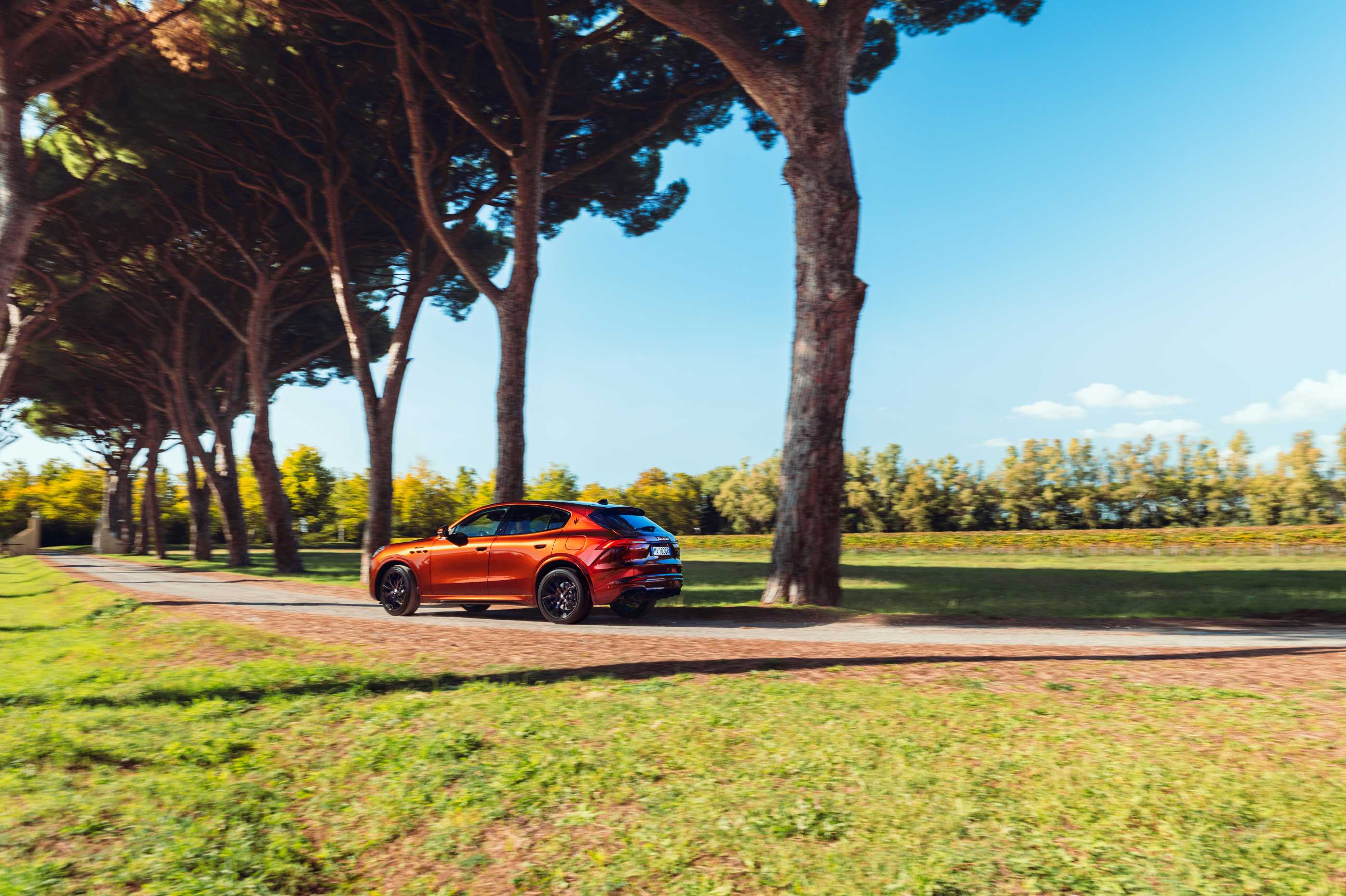 02_玛莎拉蒂格雷嘉Tributo Il Bruciato特别定制版SUV耀目登场