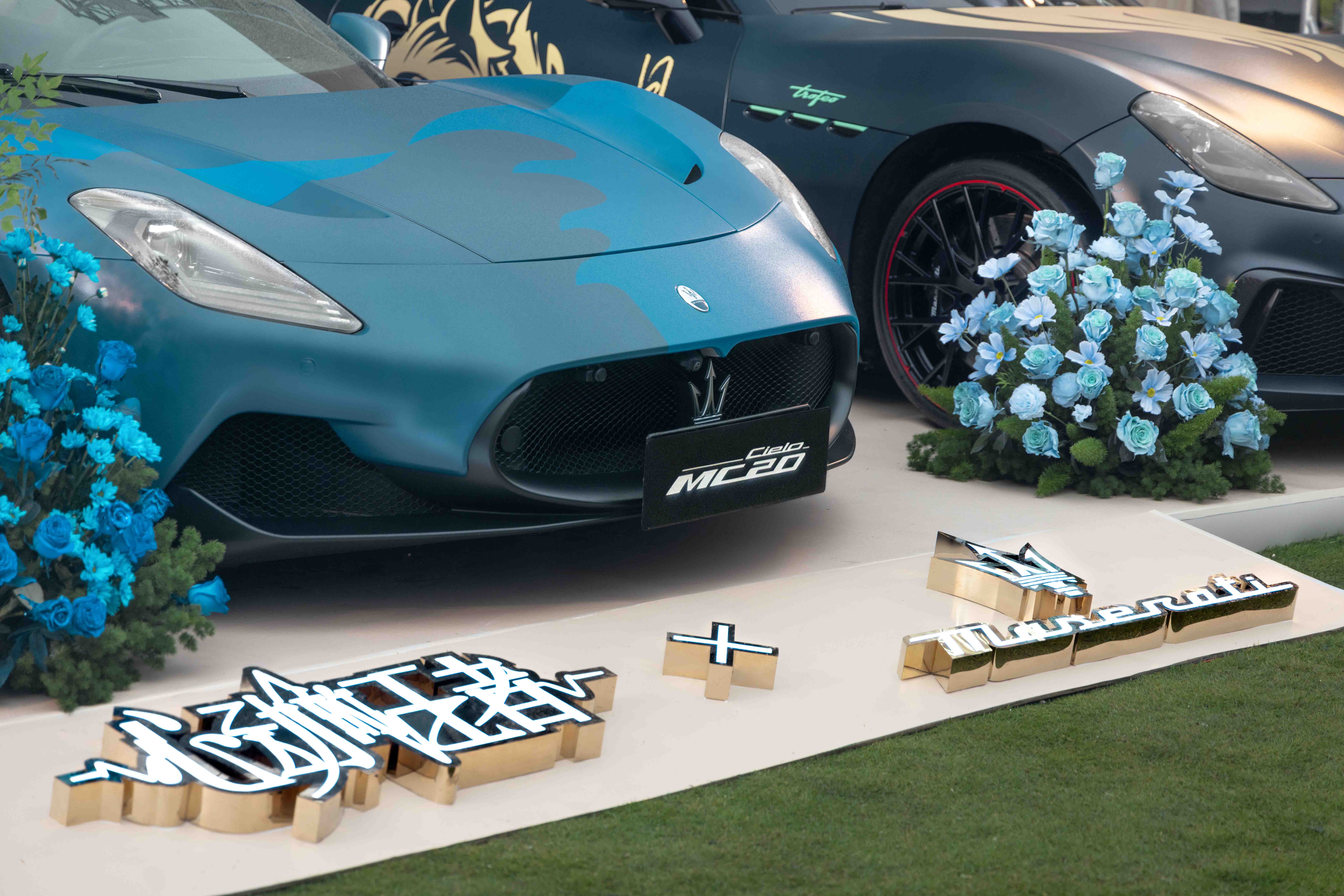 02_玛莎拉蒂携定制痛车梦幻亮相《王者荣耀》十周年嘉年华