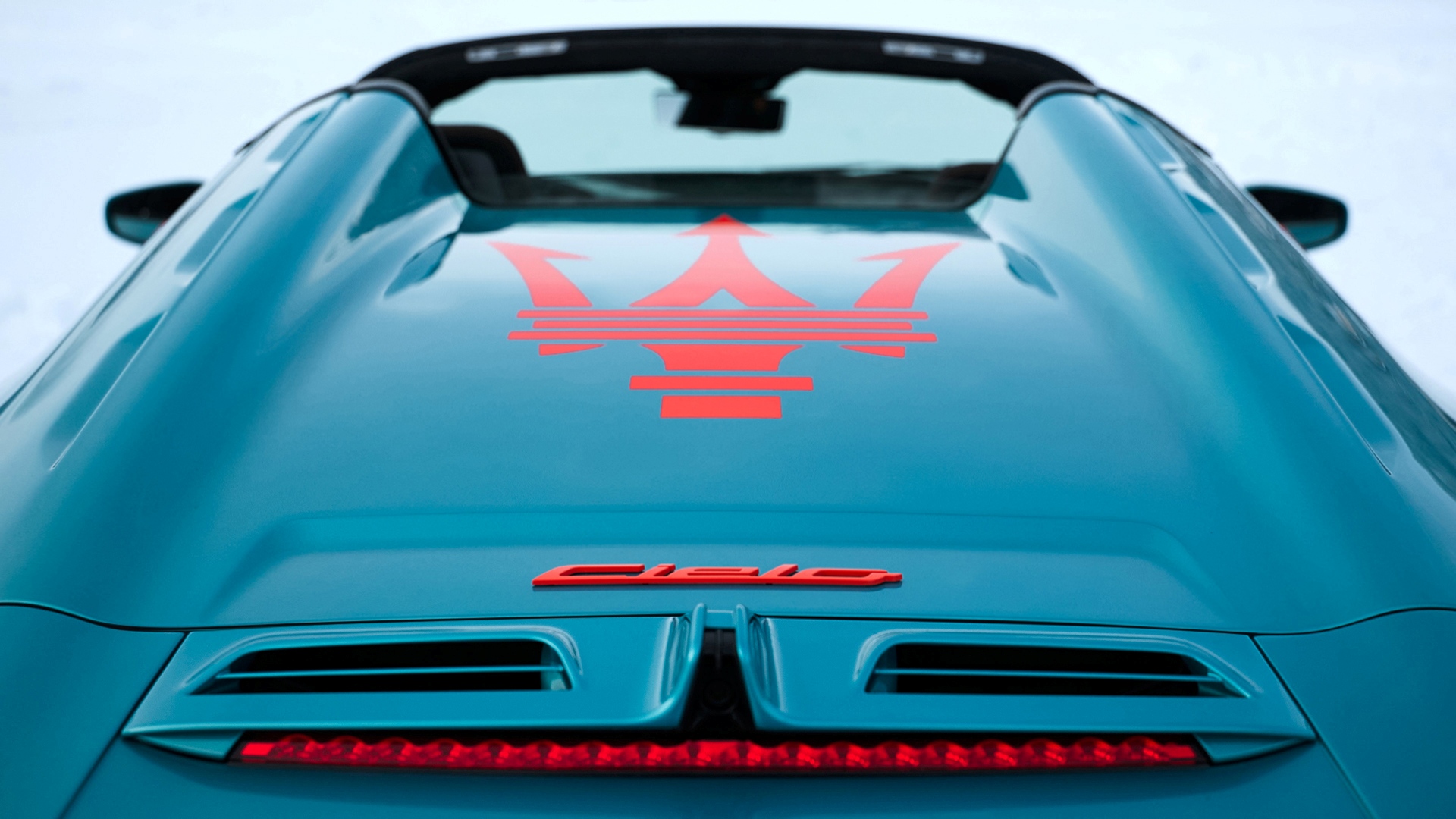 05_玛莎拉蒂全新定制杰作MCPURA Cielo - FROZEN MAGMA，于圣莫里茨璀璨问世